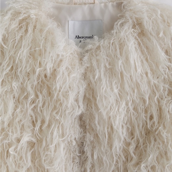 Collarless Short Faux Fur Coat - Picture 8 of 8